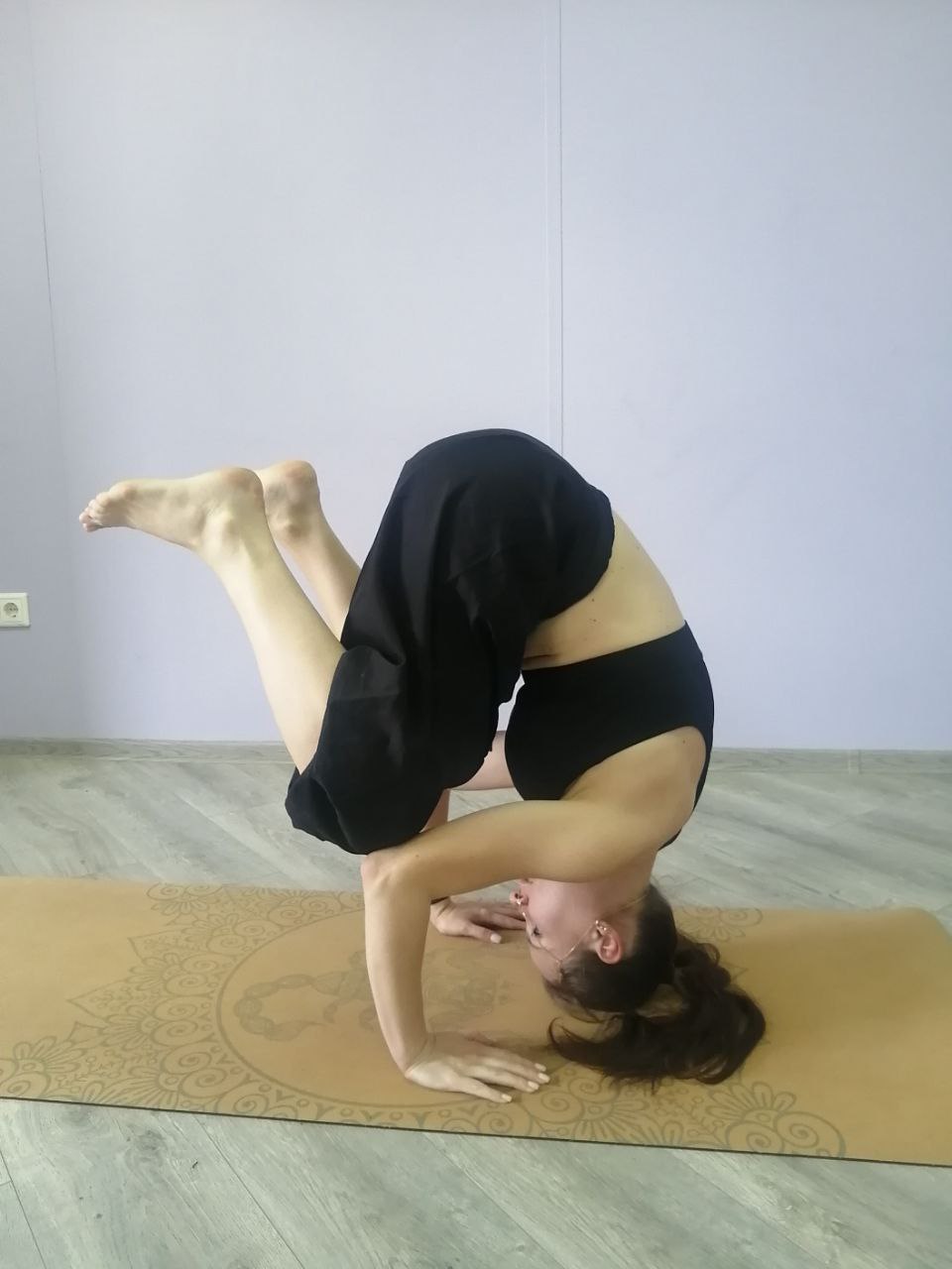 Групповое занятие йогой в Березовом